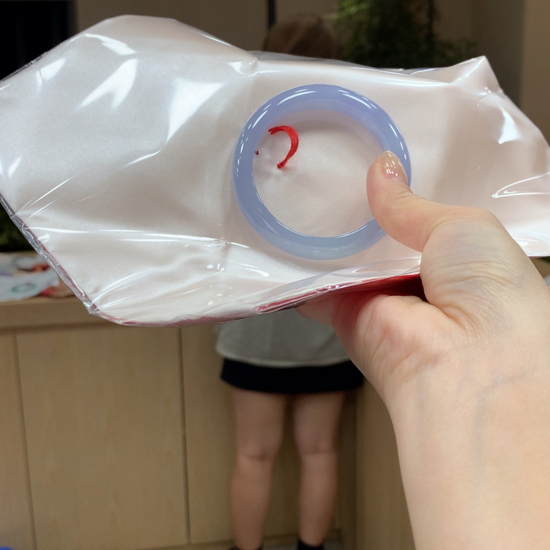 翡翠手镯未镶嵌敏*不退不换