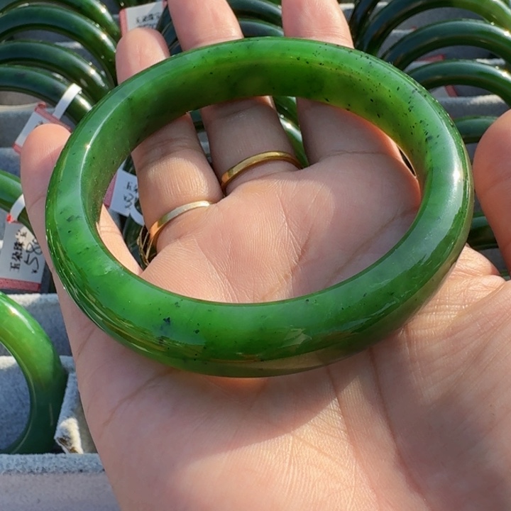 和田玉（碧玉）未镶嵌手镯