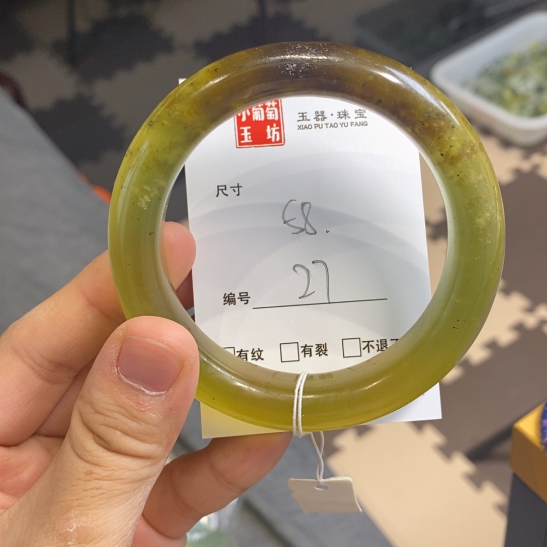 蛇纹石玉手镯未镶嵌