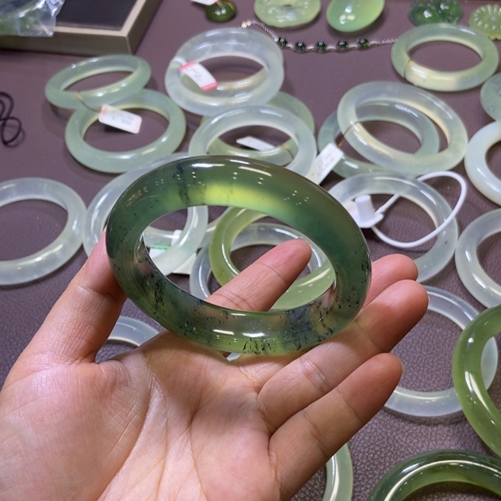 蛇纹石玉未镶嵌手镯56