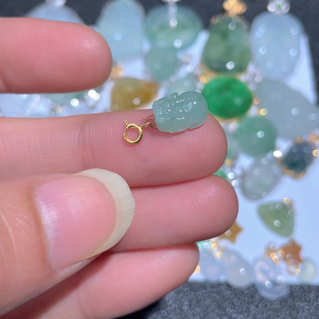 翡翠颈饰18K金镶嵌翡翠