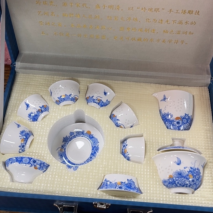 孤品茶具套装等。        