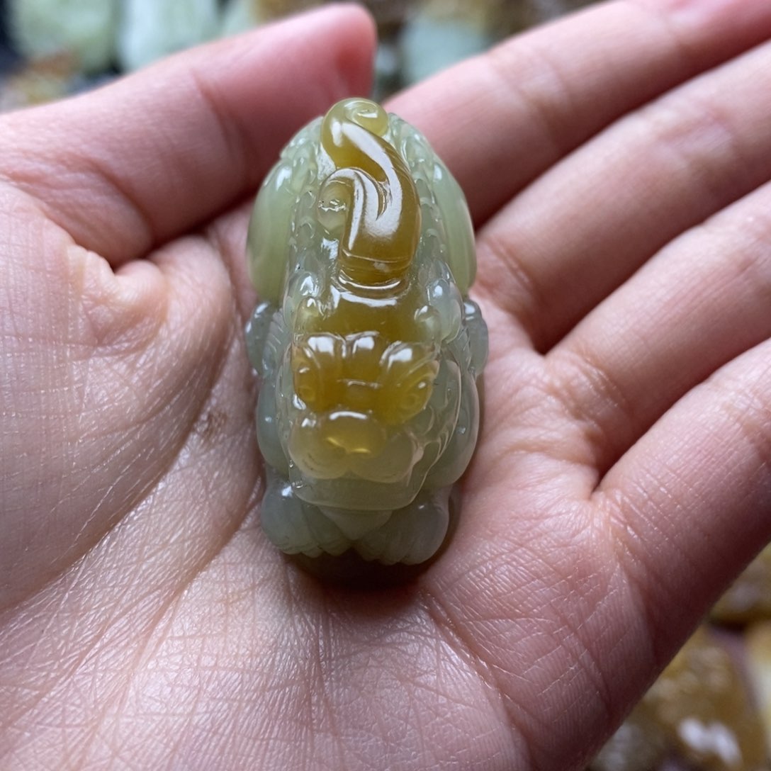 吊坠(不含链)未镶嵌和田玉（糖玉）半****?