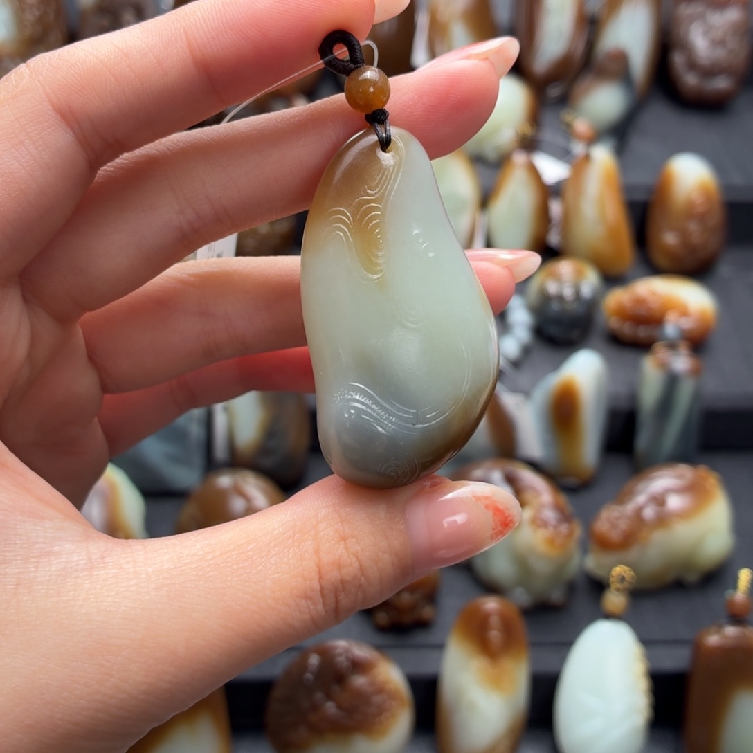 和田玉未镶嵌颈饰