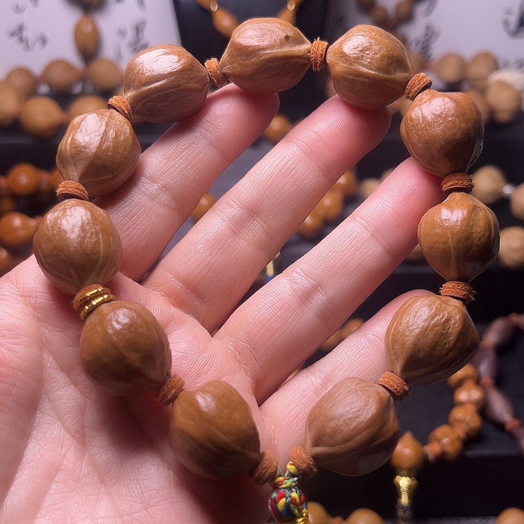 手串橄榄核鸡血红五年老籽18.23微瑕疵练手绝了