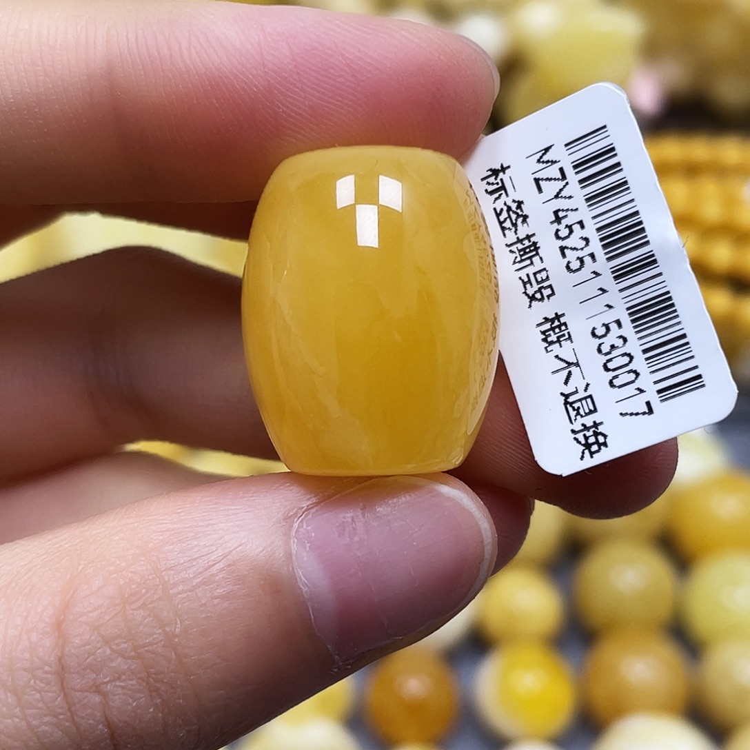 蜜蜡未镶嵌裸石22.6*18.1mm.瑕