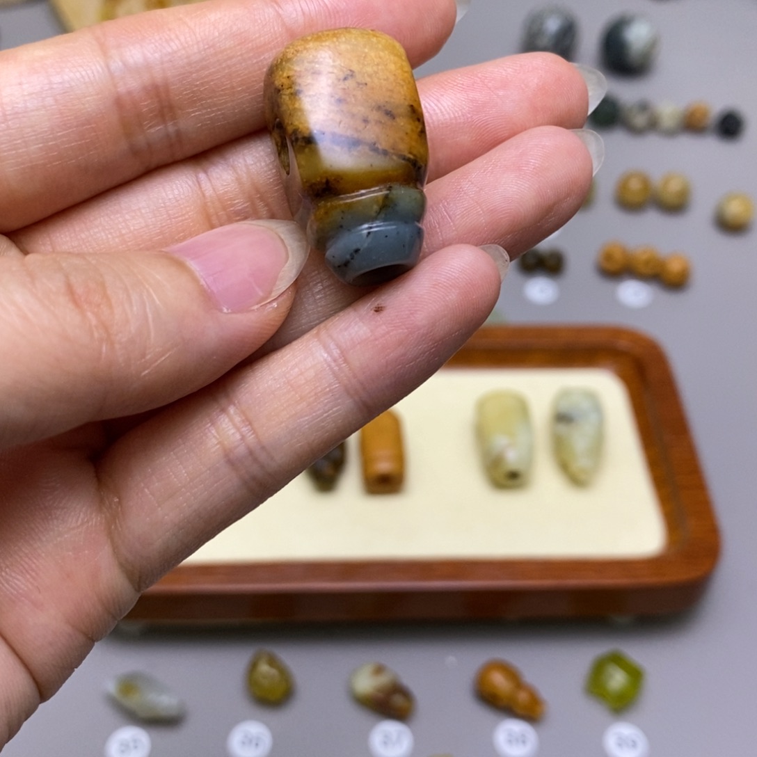 蛇纹石玉合金配饰悉*多