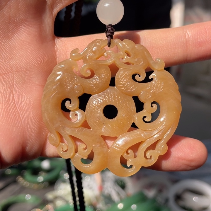 和田玉颈饰未镶嵌龙凤牌