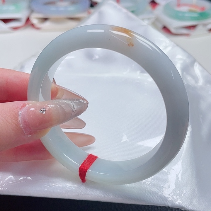 翡翠手镯未镶嵌缅甸