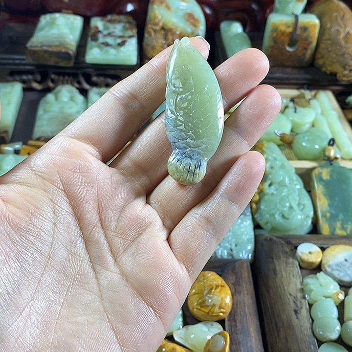 颈饰未镶嵌岫岩河磨玉（透闪石质玉）