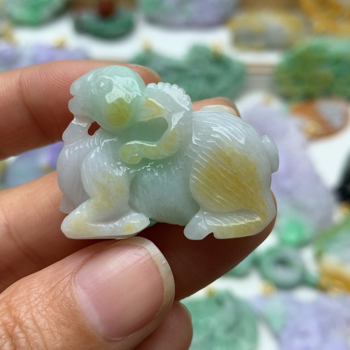 翡翠颈饰未镶嵌翡翠