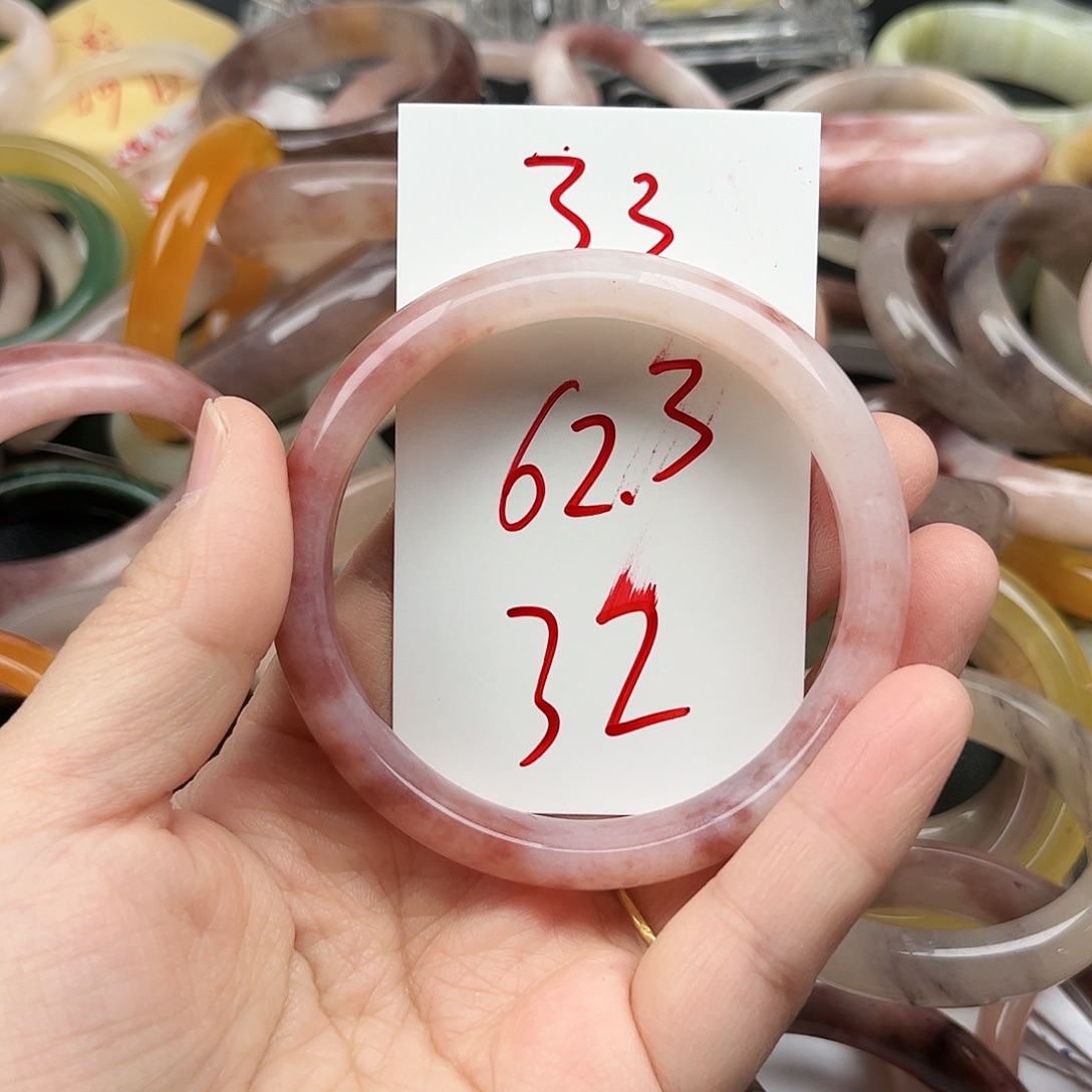 石英质玉未镶嵌手镯33