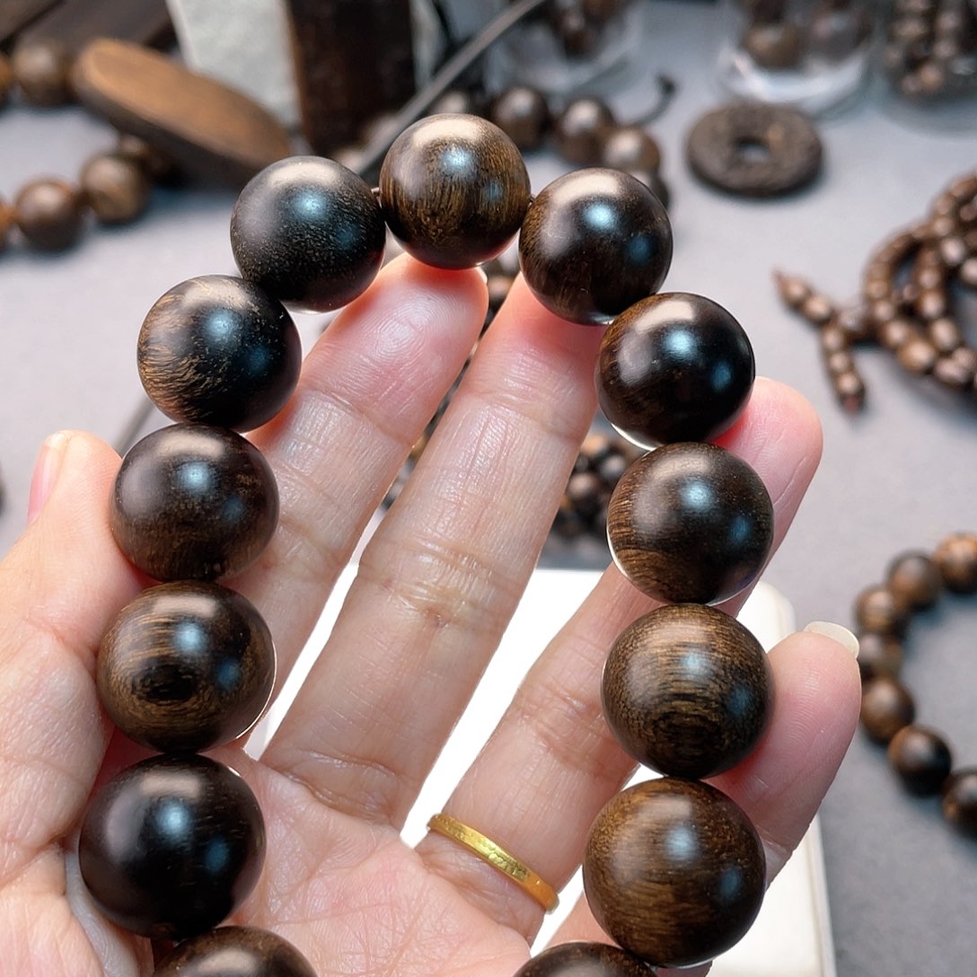 沉香手串白棋瘤疤1.6