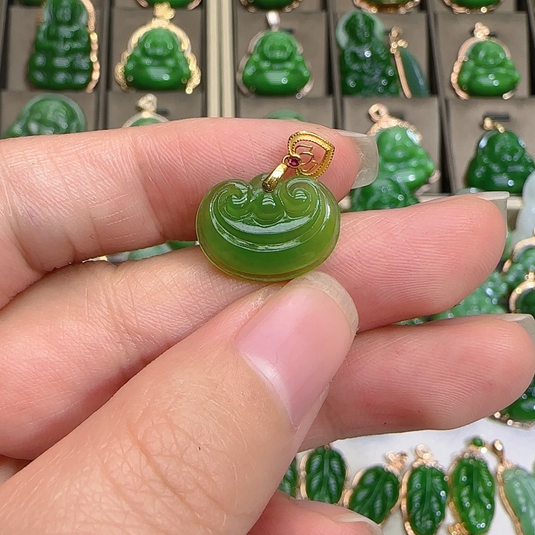 和田玉（碧玉）颈饰18K金镶嵌