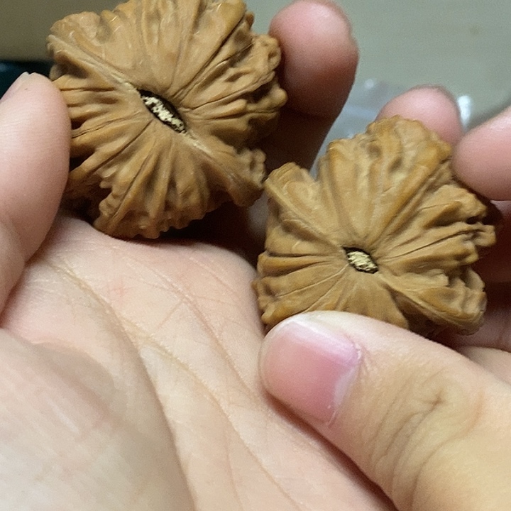 呱***呱吊坠文玩核桃差尺全品磨盘文玩核桃