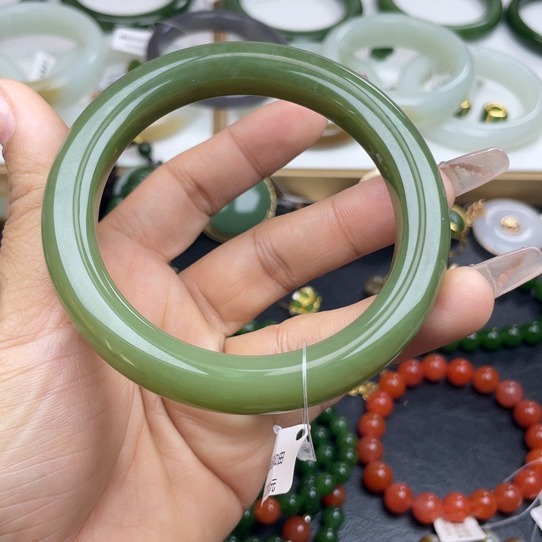 和田玉手镯未镶嵌