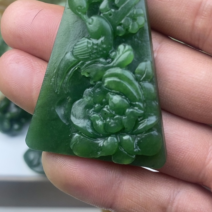 和田玉（碧玉）未镶嵌颈饰