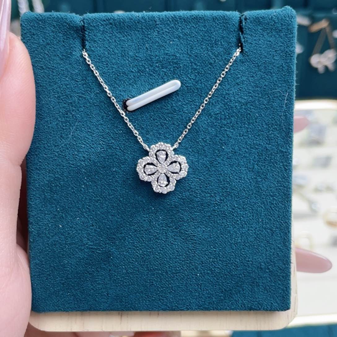 实验室培育钻石18K金镶嵌小号四叶草项链