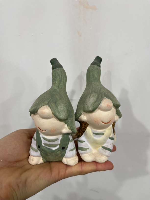 陶瓷家居摆件地精情侣一对掉漆微瑕