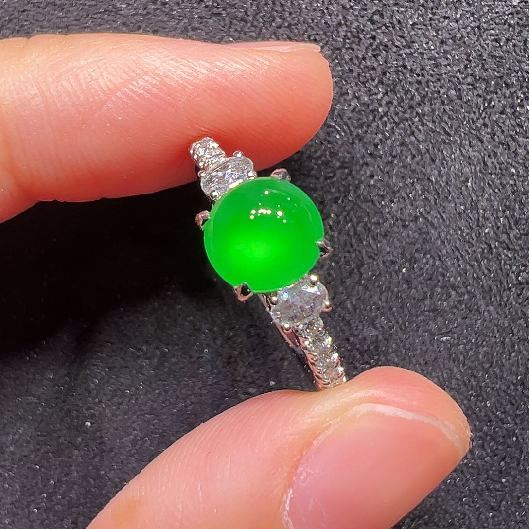 翡翠18K金镶嵌戒指