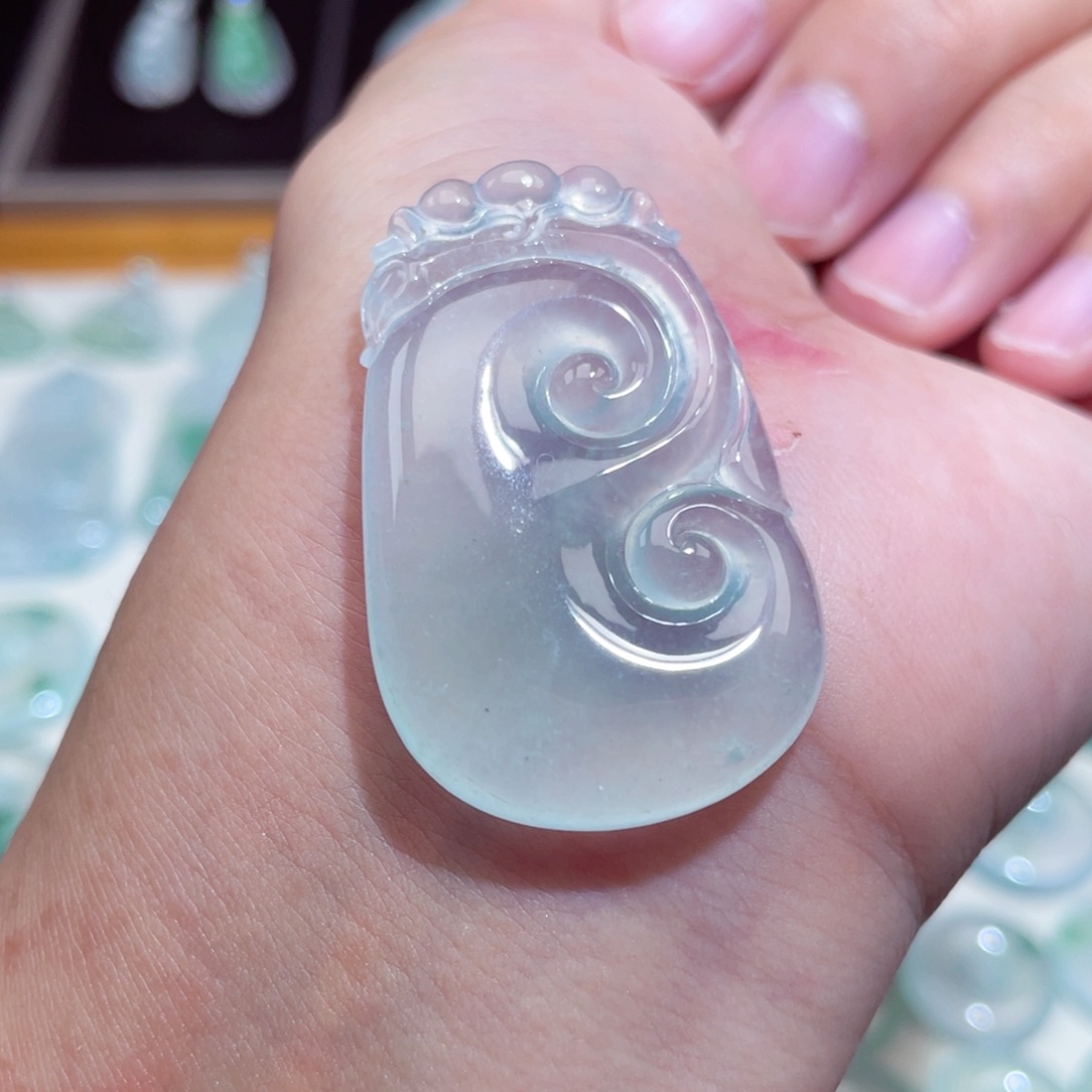 颈饰未镶嵌翡翠如意