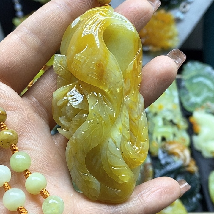 蛇纹石玉挂件未镶嵌