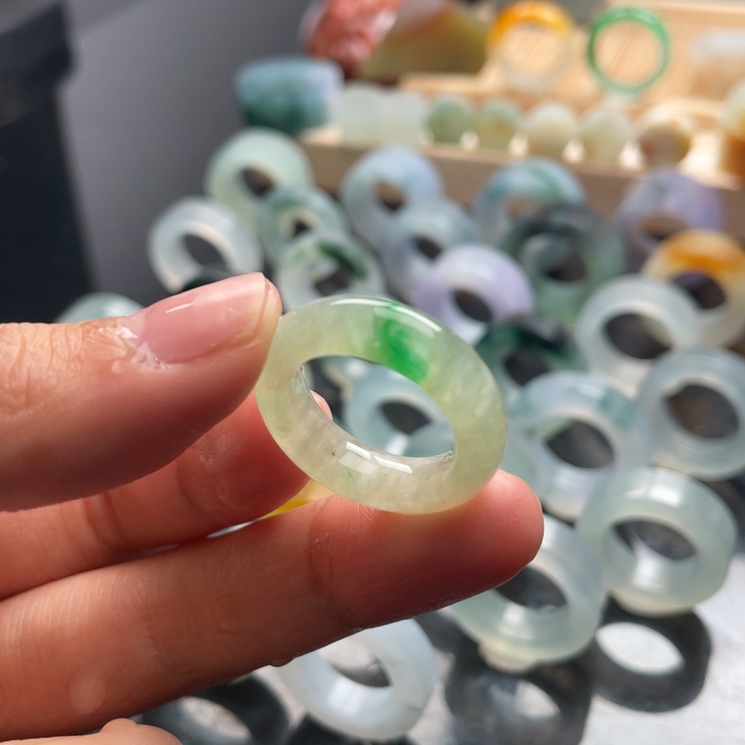 定制翡翠未镶嵌戒指