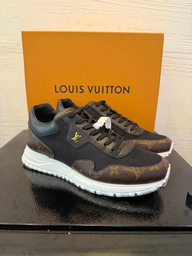 未使用 LouisVuitton/路易威登 黑棕色老花休闲运动鞋 40码