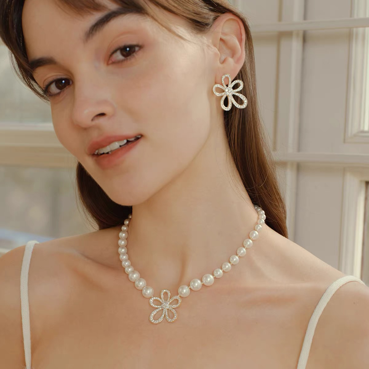 铜合金仿珍珠项链 大花朵大点位卡8mm珠珠轻奢832
