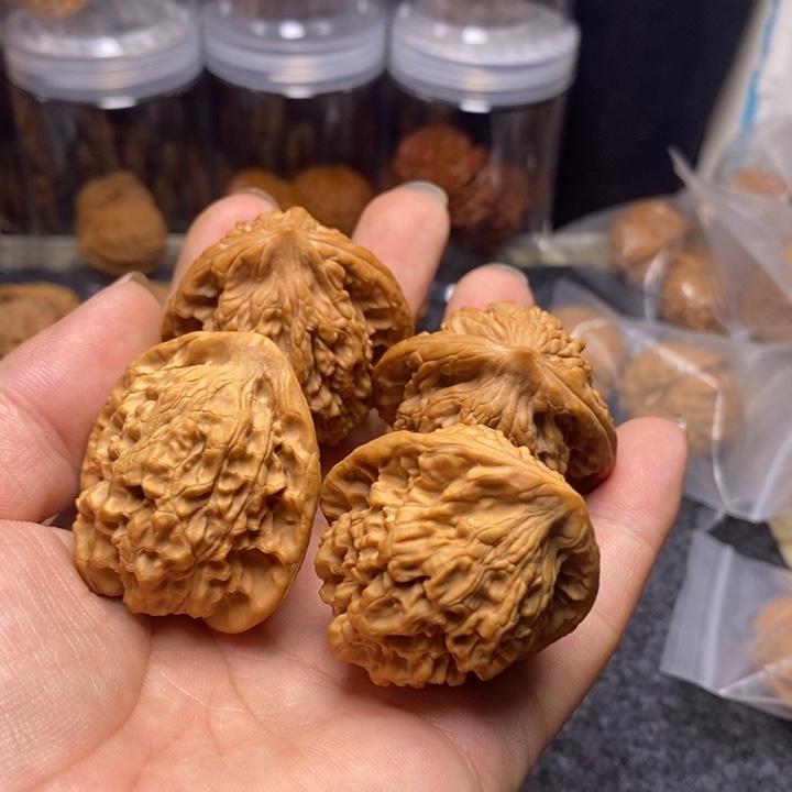 幽***灵文玩核桃吊坠麦穗虎头官帽