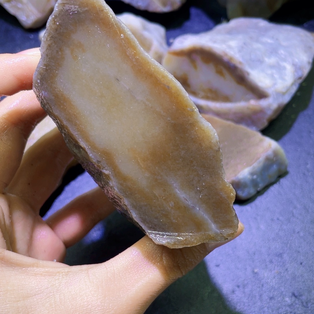 和田玉未镶嵌珠宝半成品