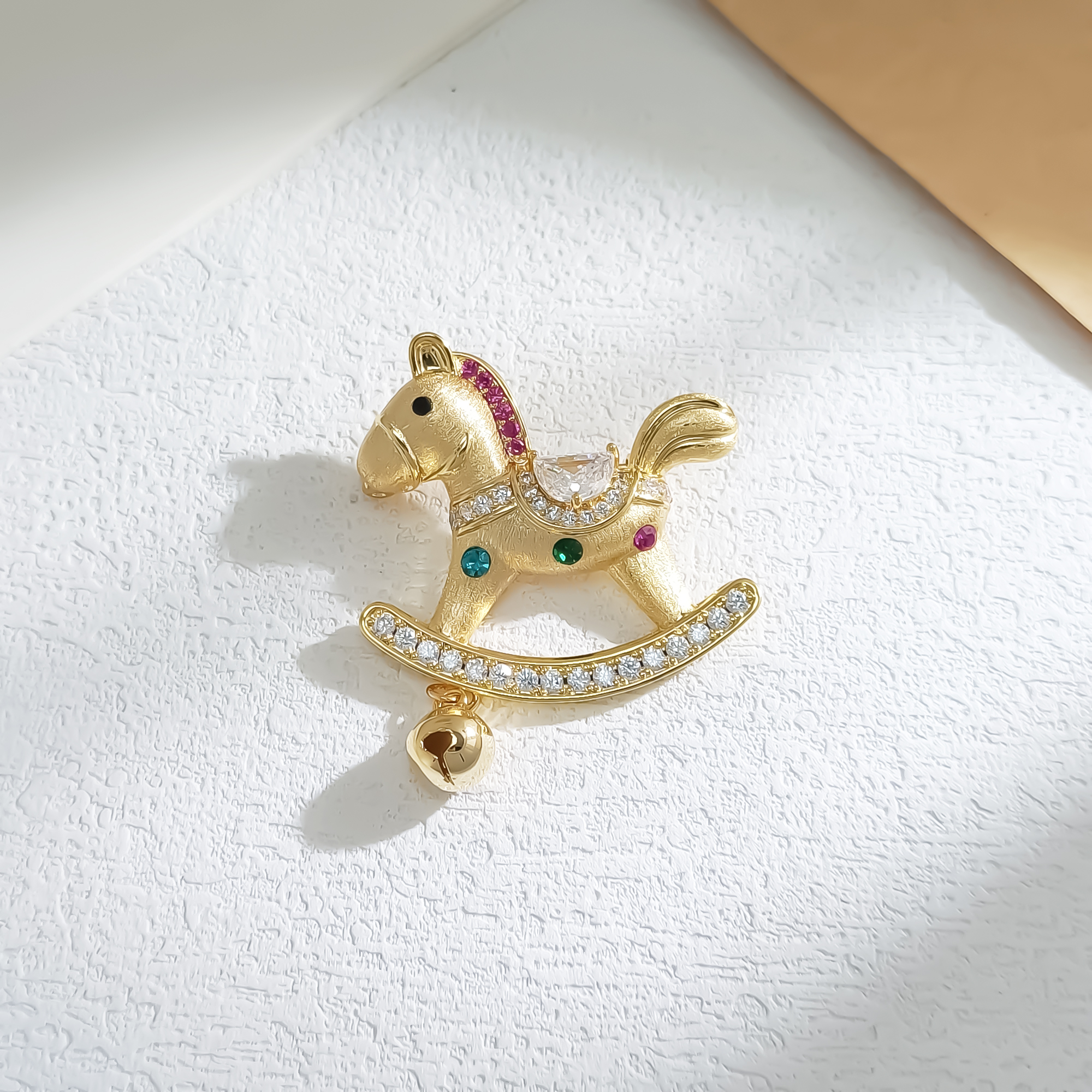 铜合金合成锆石胸针 VWLY-010033【马携祥瑞】胸针简约精致时尚
