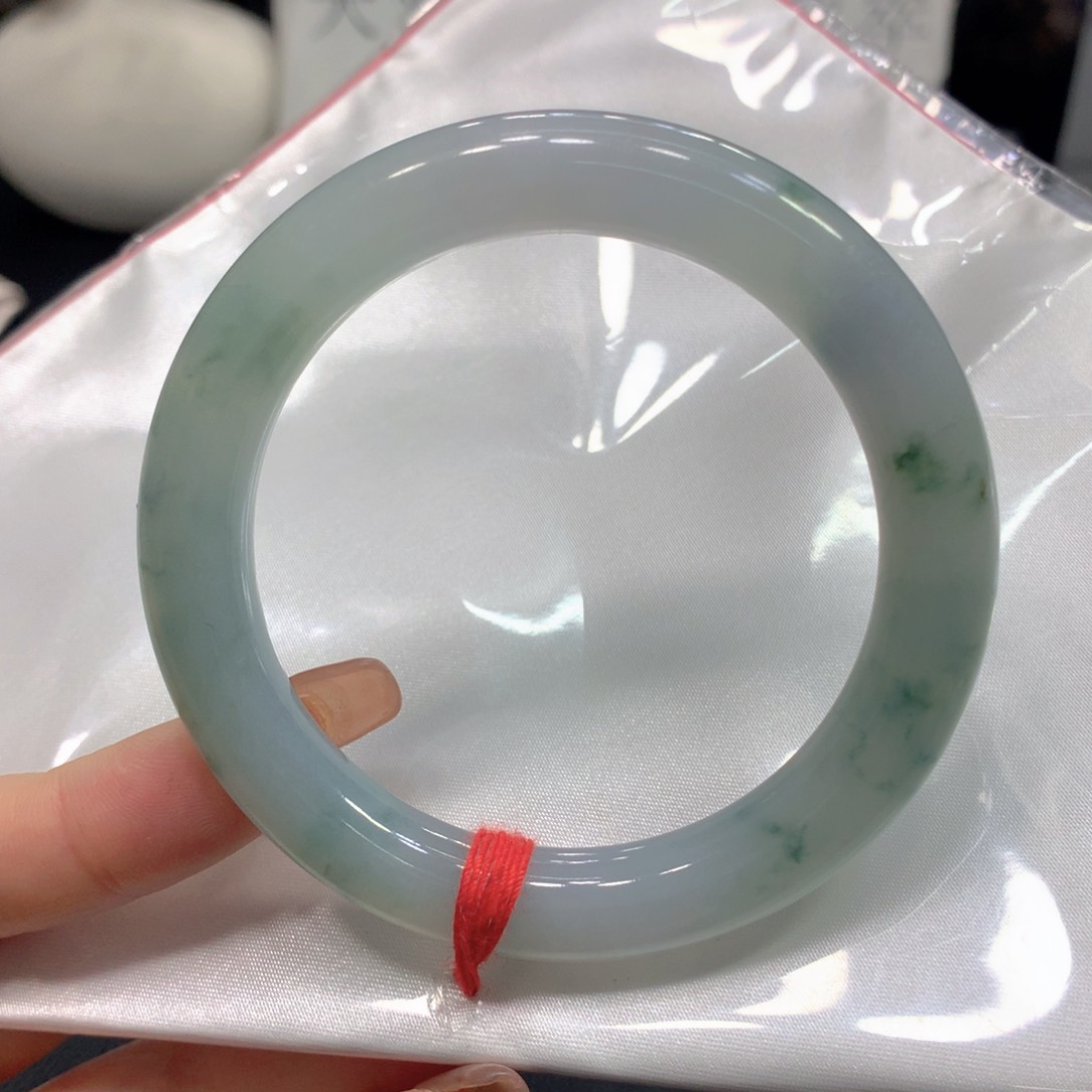 翡翠未镶嵌手镯（圆镯）