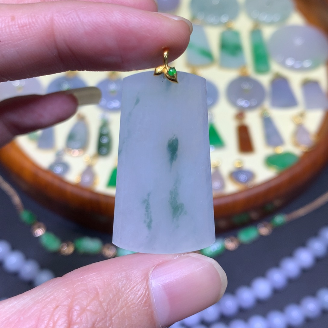 翡翠吊坠(不含链)18K金镶嵌