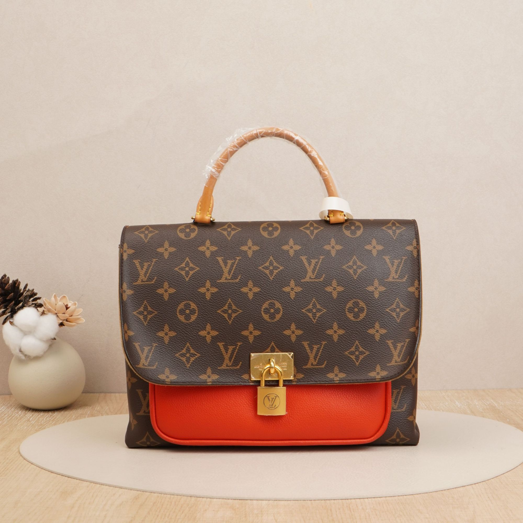 95新 LouisVuitton/路易威登 锁头邮差包大号红色pvc/DS034244