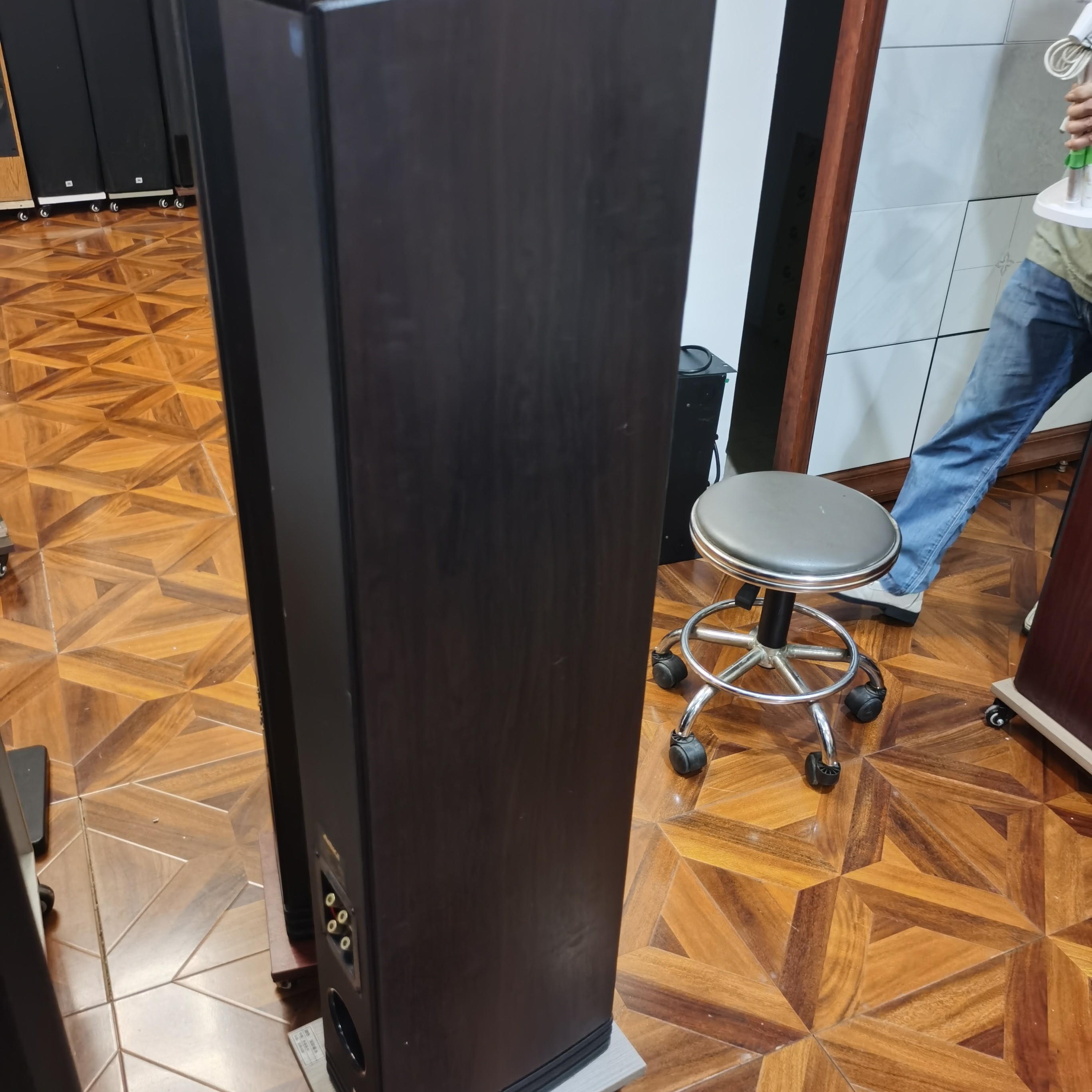 8新  二手皇冠落地箱。运费自理