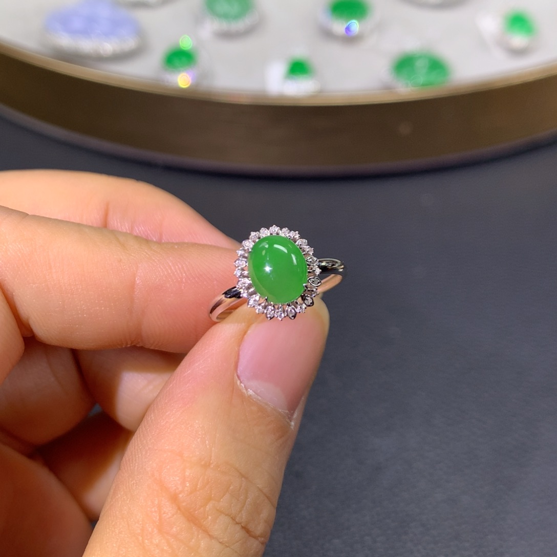 翡翠戒指18K金镶嵌翡翠