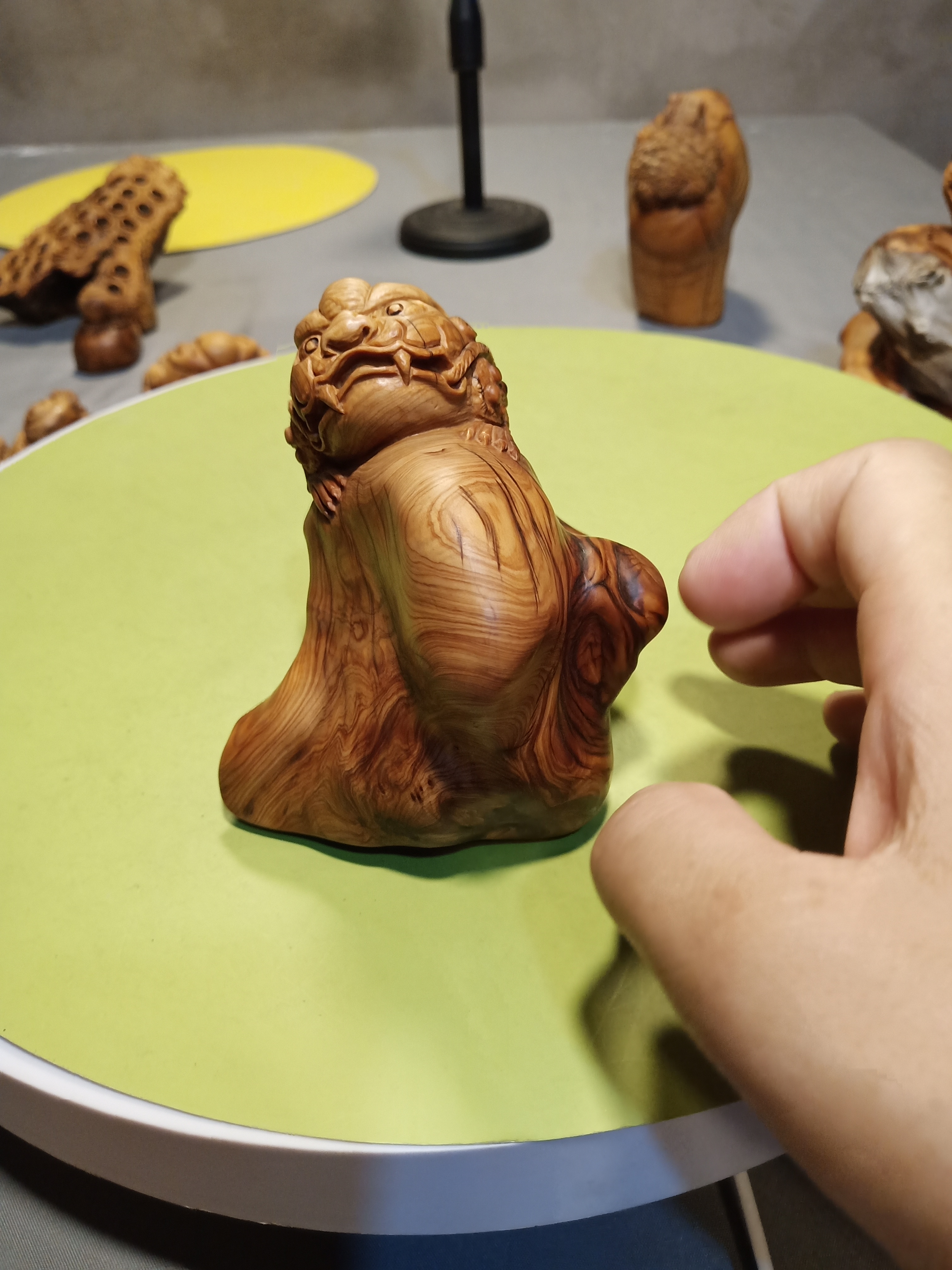 三足招财金蟾，手工雕刻崖柏