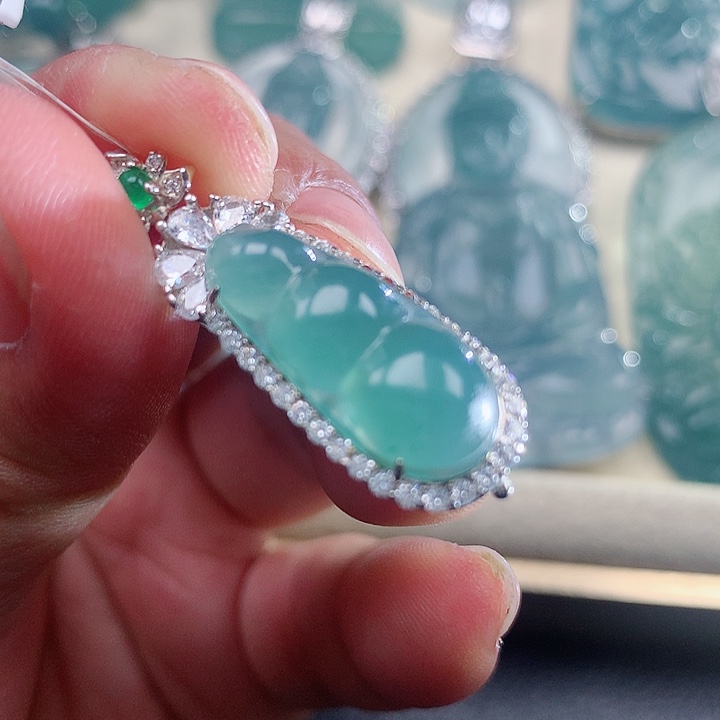 【闪购商品】翡翠颈饰18K金镶嵌天然翡翠