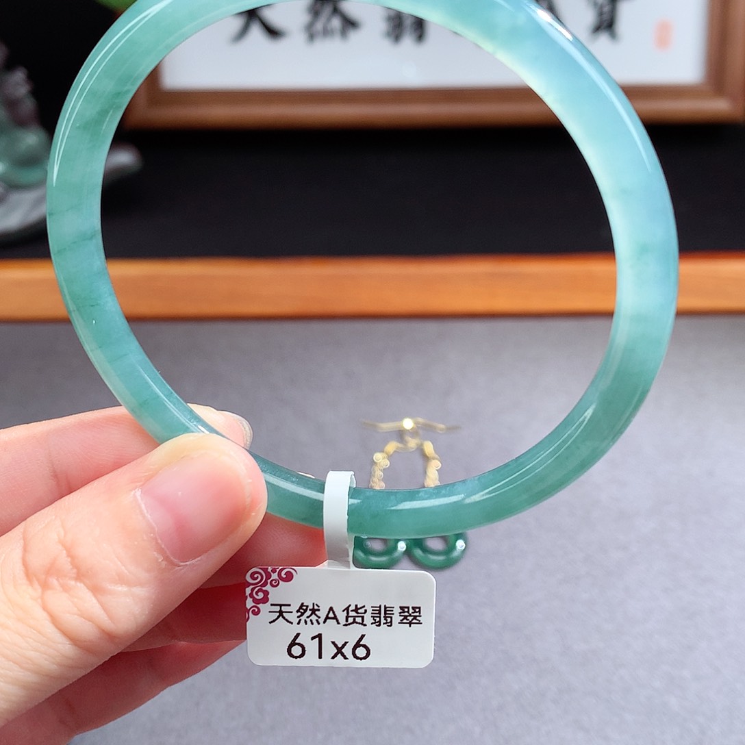 翡翠手镯（圆镯）未镶嵌