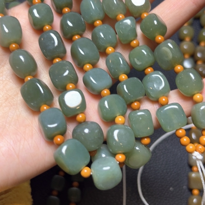 和田玉颈饰未镶嵌