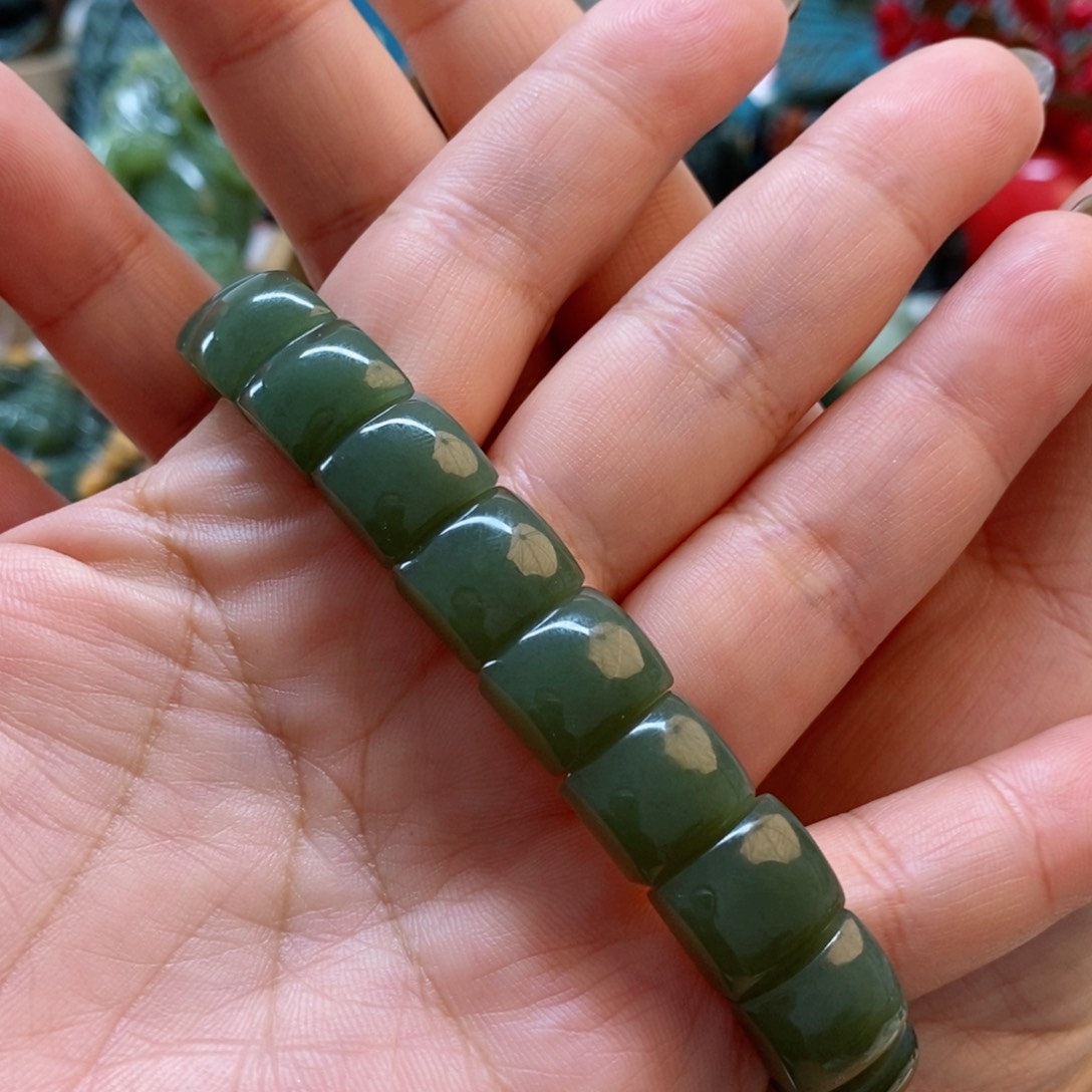 透闪石质玉手牌未镶嵌