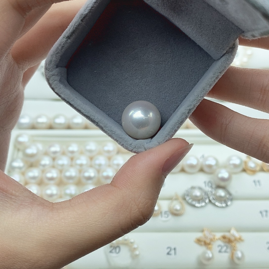 今***睡未镶嵌耳饰淡水珍珠