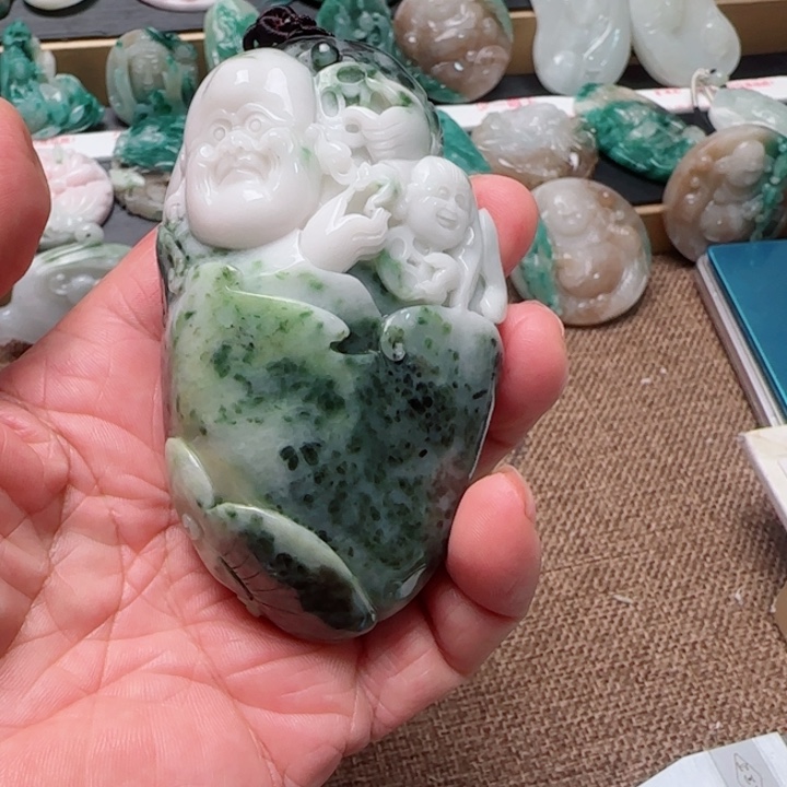 独山玉未镶嵌颈饰