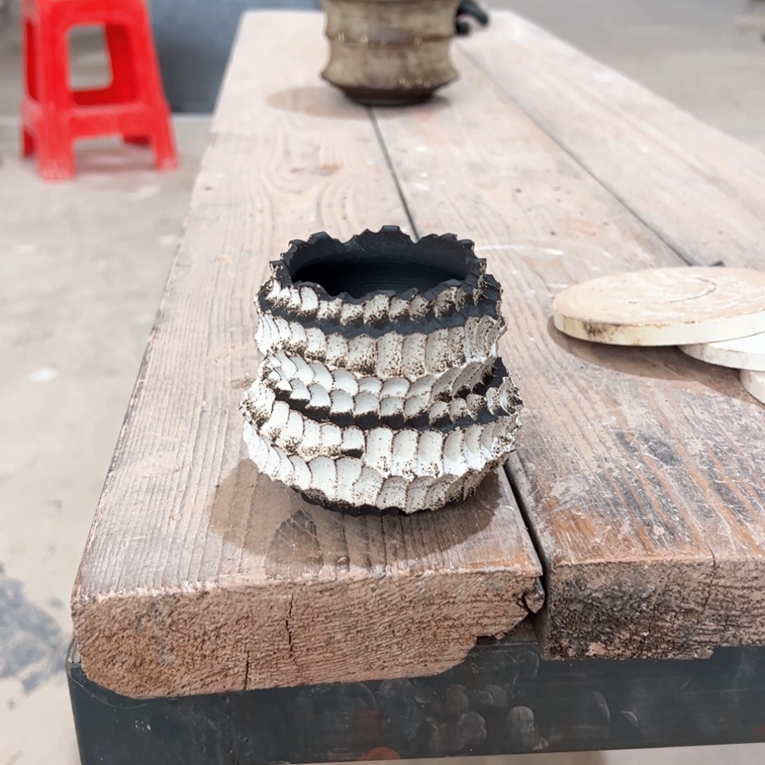 素八九陶瓷内口5.5高8瑕疵