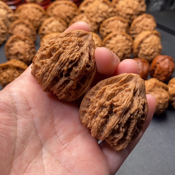 把件文玩核桃38尺野生金字塔