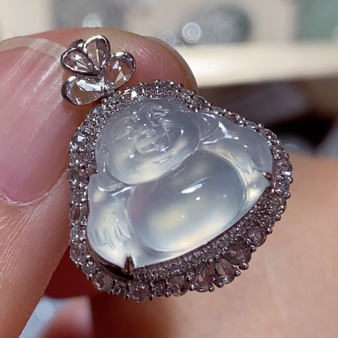 颈饰18K金镶嵌翡翠吊坠