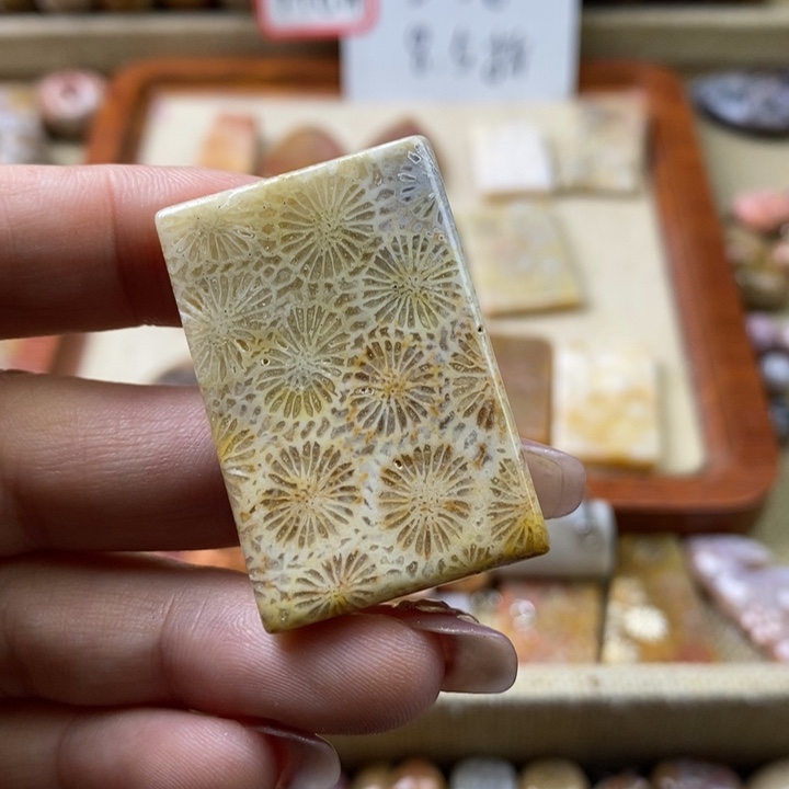 颈饰合金石英岩玉