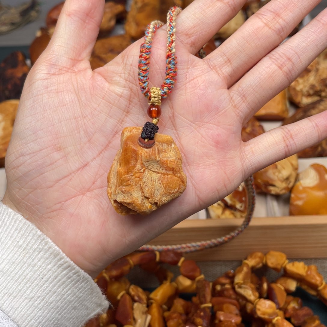 琥珀珠宝奇石未镶嵌