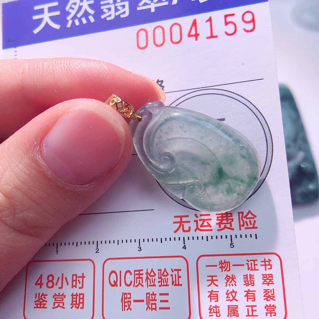 颈饰18K金镶嵌翡翠吊坠